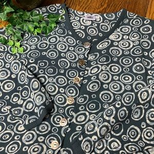 Very Vineyard Top Long Sleeve Blue Swirl Pattern